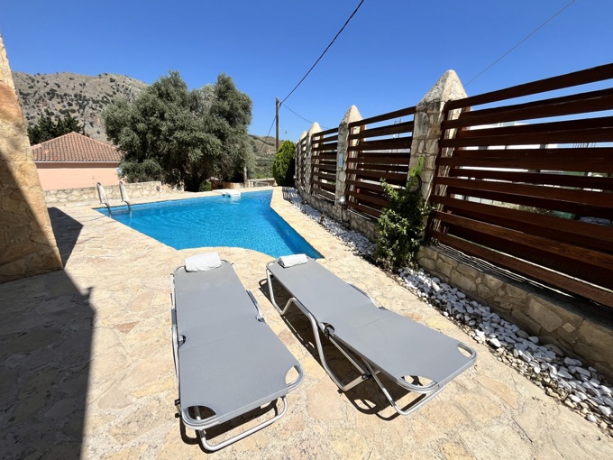 Well Designed 3 Bedroom Villa Steps from Kournas Lake - 23