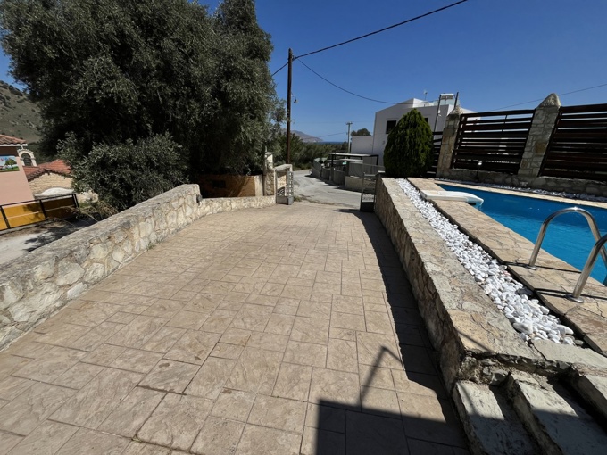 Well Designed 3 Bedroom Villa Steps from Kournas Lake - 27