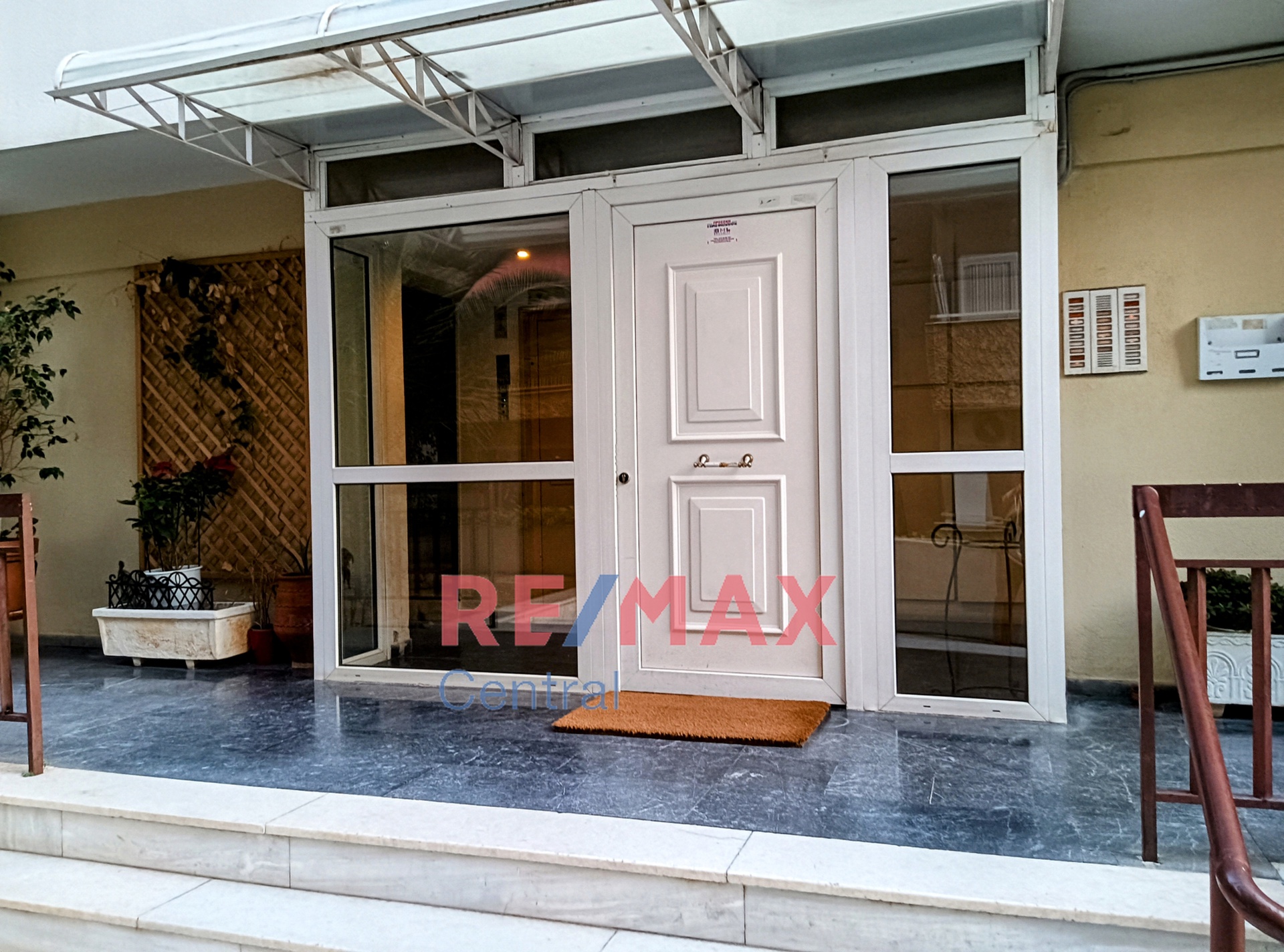Remax Central