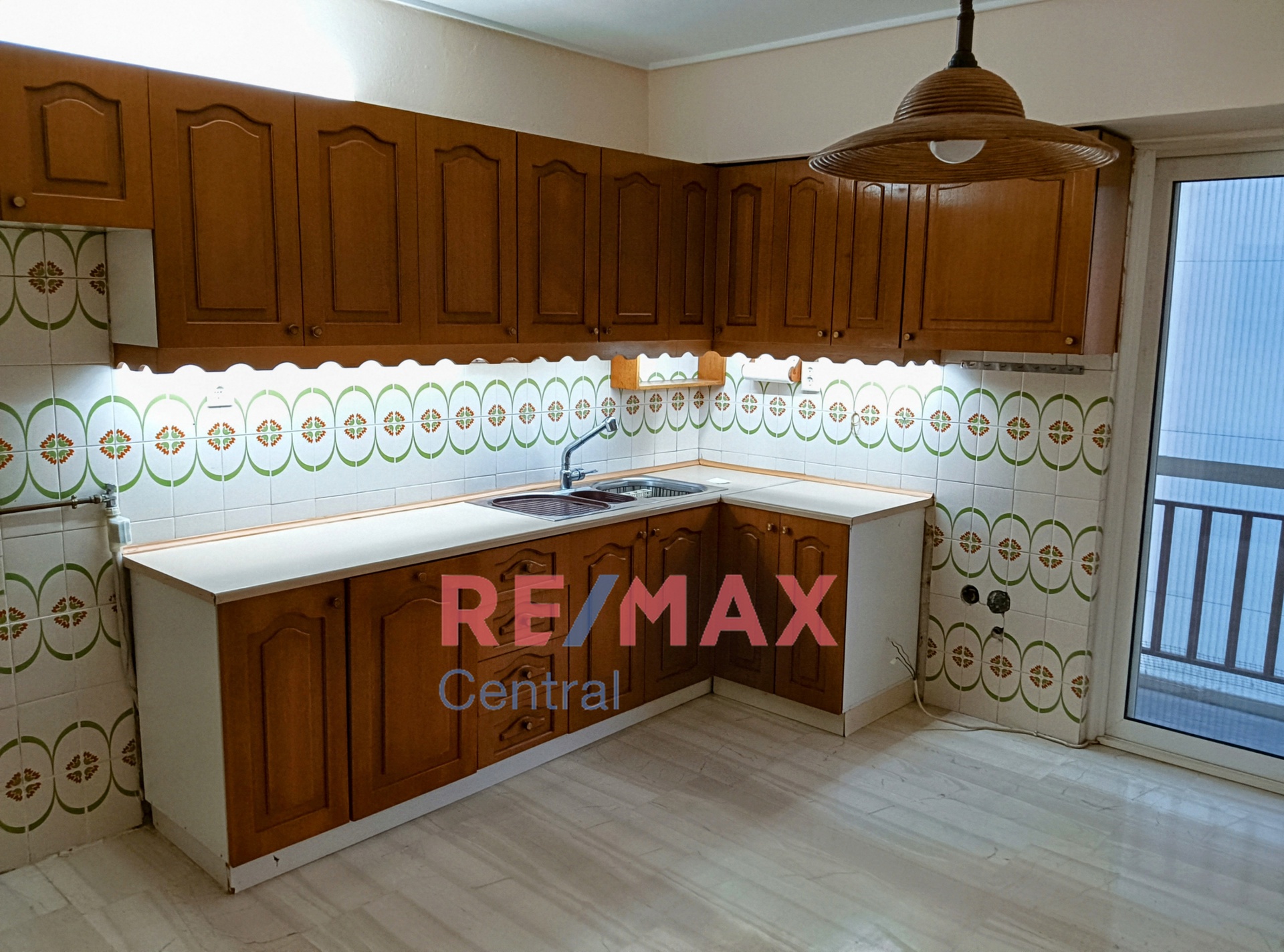 Remax Central