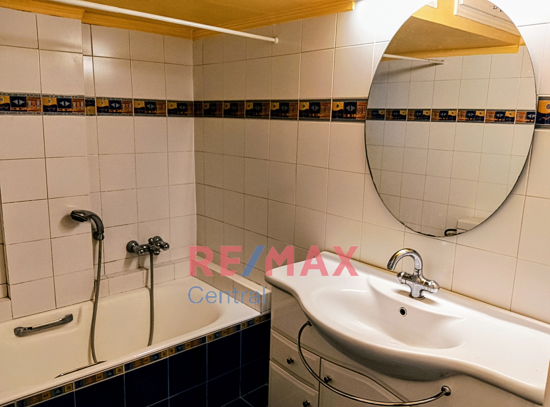 Remax Central