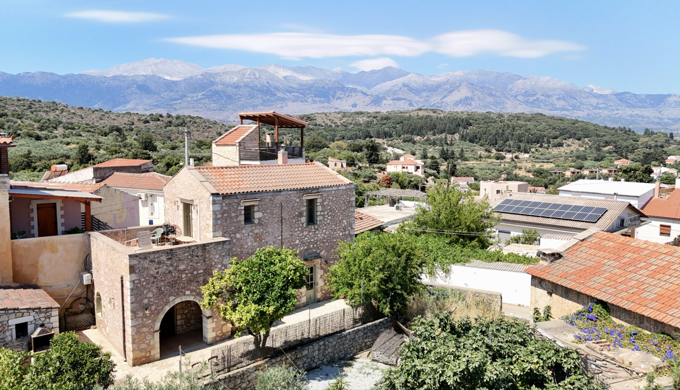Traditional 2 Bedroom Stone Villa with Garden and Expansion Potential in Vamos, Crete - 1
