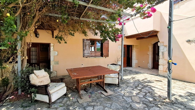 Authentic Cretan Villa with Self-Contained Studio and Private Gated Plot - 22