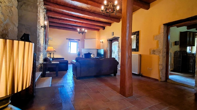 Authentic Cretan Villa with Self-Contained Studio and Private Gated Plot - 14