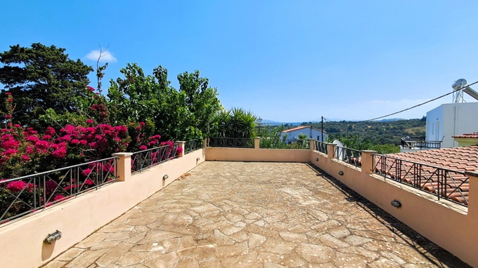 Authentic Cretan Villa with Self-Contained Studio and Private Gated Plot - 10