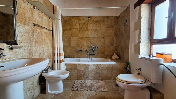 Authentic Cretan Villa with Self-Contained Studio and Private Gated Plot - 4