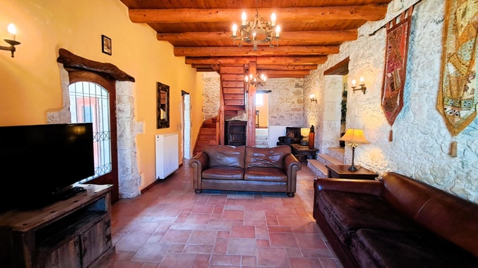 Authentic Cretan Villa with Self-Contained Studio and Private Gated Plot - 13