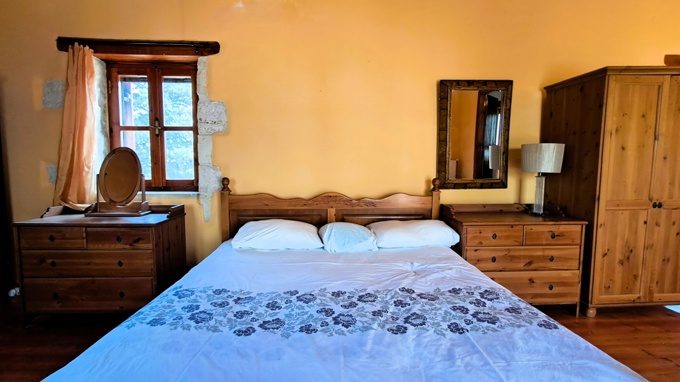 Authentic Cretan Villa with Self-Contained Studio and Private Gated Plot - 6