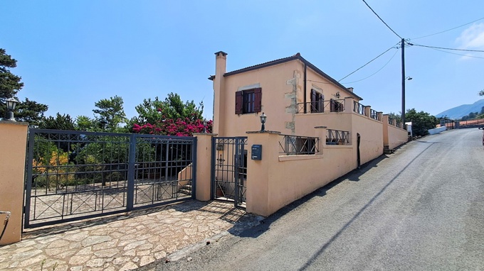 Authentic Cretan Villa with Self-Contained Studio and Private Gated Plot - 19