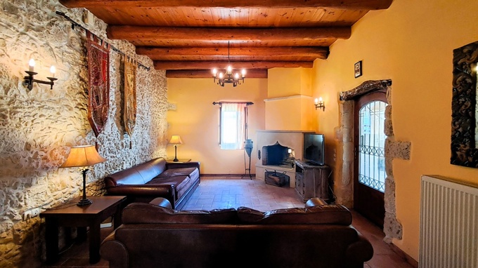 Authentic Cretan Villa with Self-Contained Studio and Private Gated Plot - 28