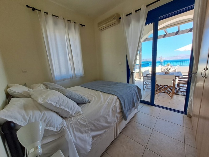 Seafront 2-Bedroom Apartment in Almyrida - 3