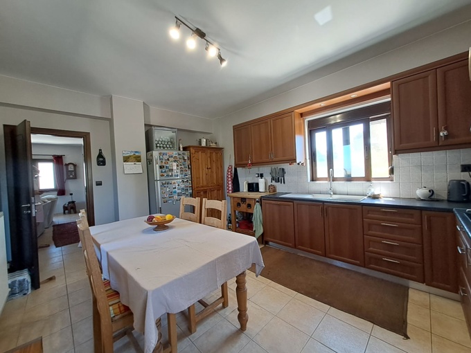 Spacious 3-Bedroom Villa with Basement, Large Private Plot & Stunning Views - 11