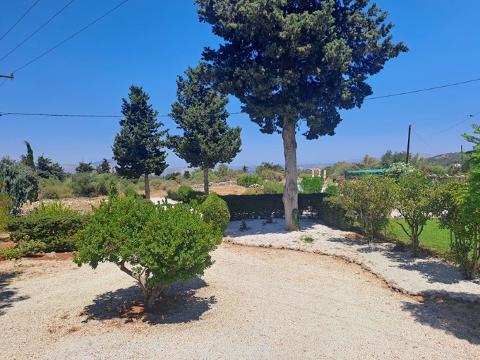 Spacious 3-Bedroom Villa with Basement, Large Private Plot & Stunning Views - 5