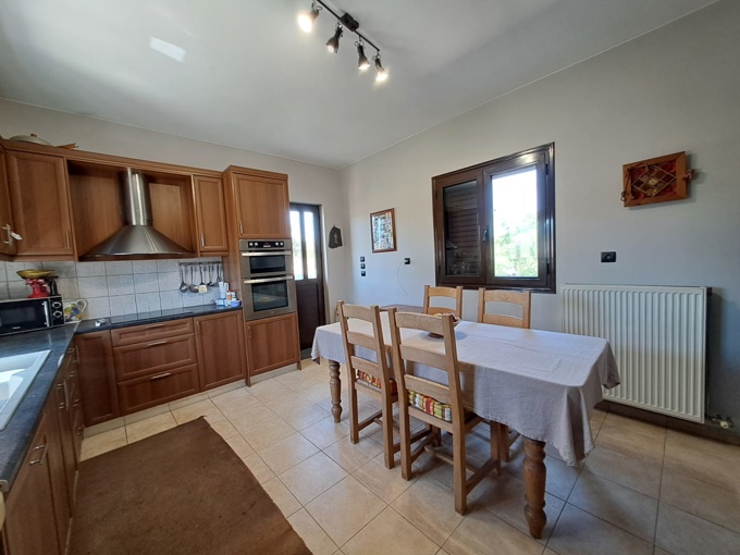 Spacious 3-Bedroom Villa with Basement, Large Private Plot & Stunning Views - 12