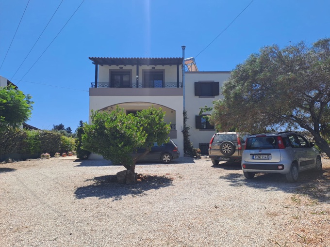 Spacious 3-Bedroom Villa with Basement, Large Private Plot & Stunning Views - 1