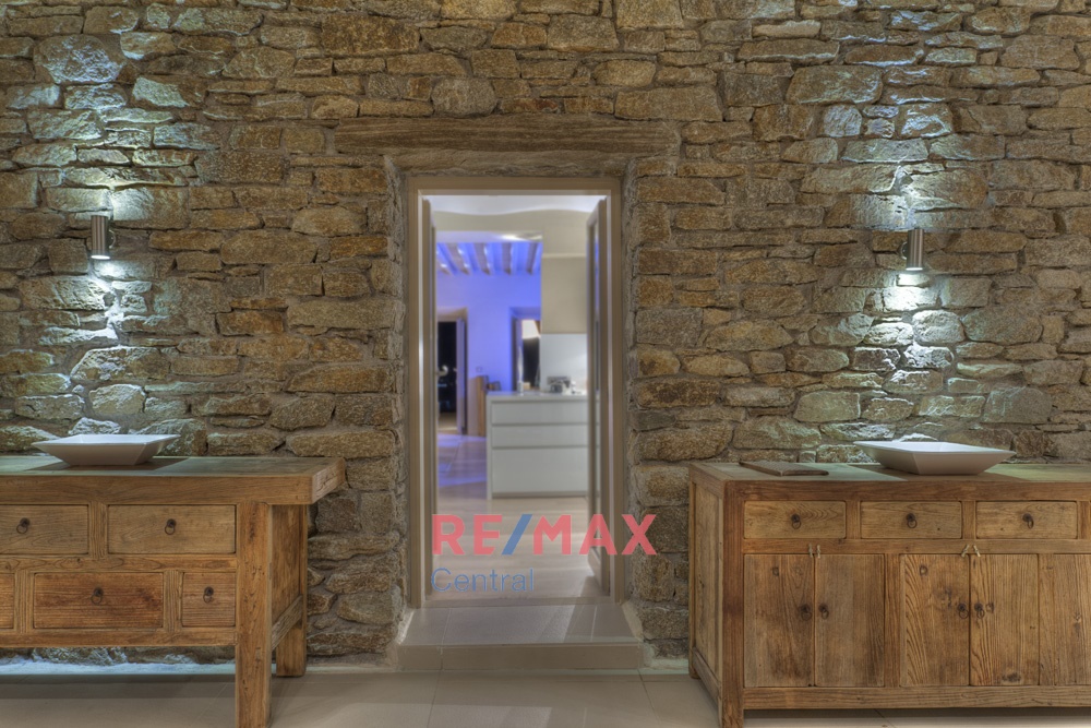 Remax Central