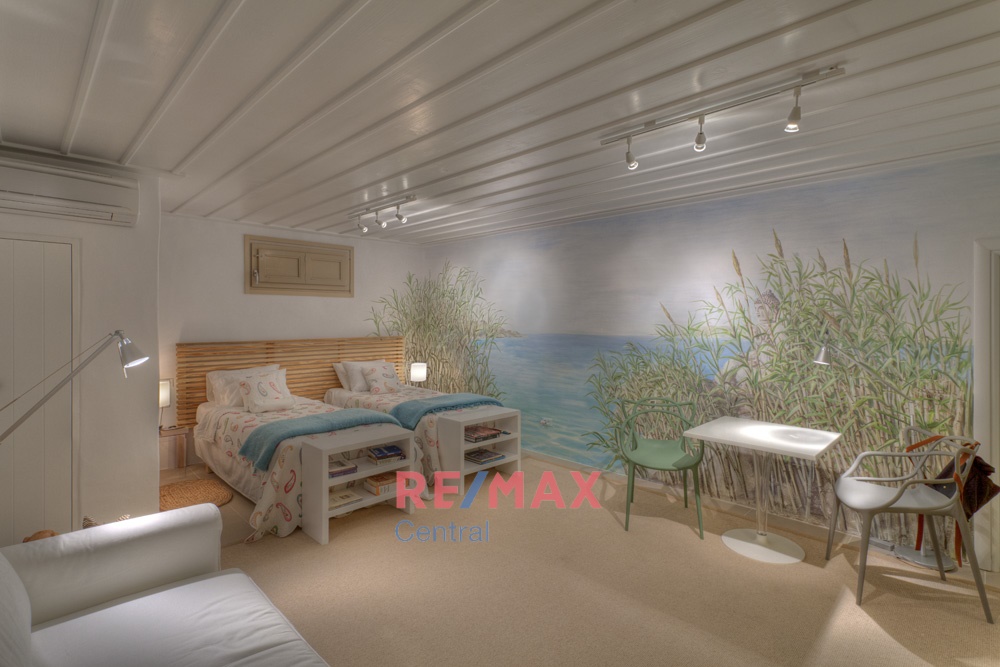Remax Central