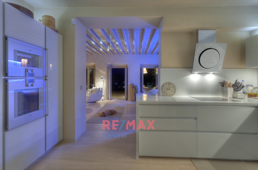 Remax Central