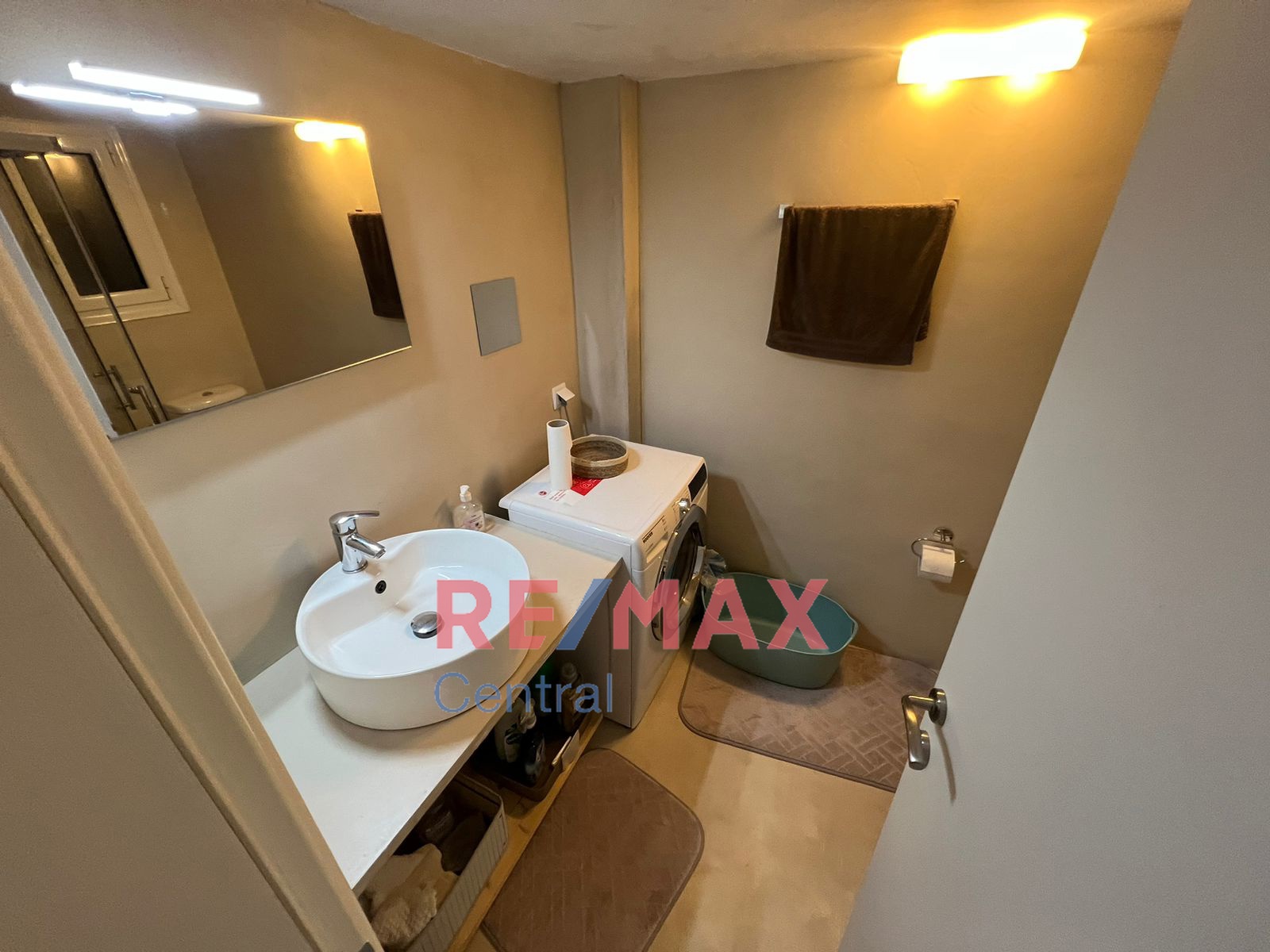 Remax Central