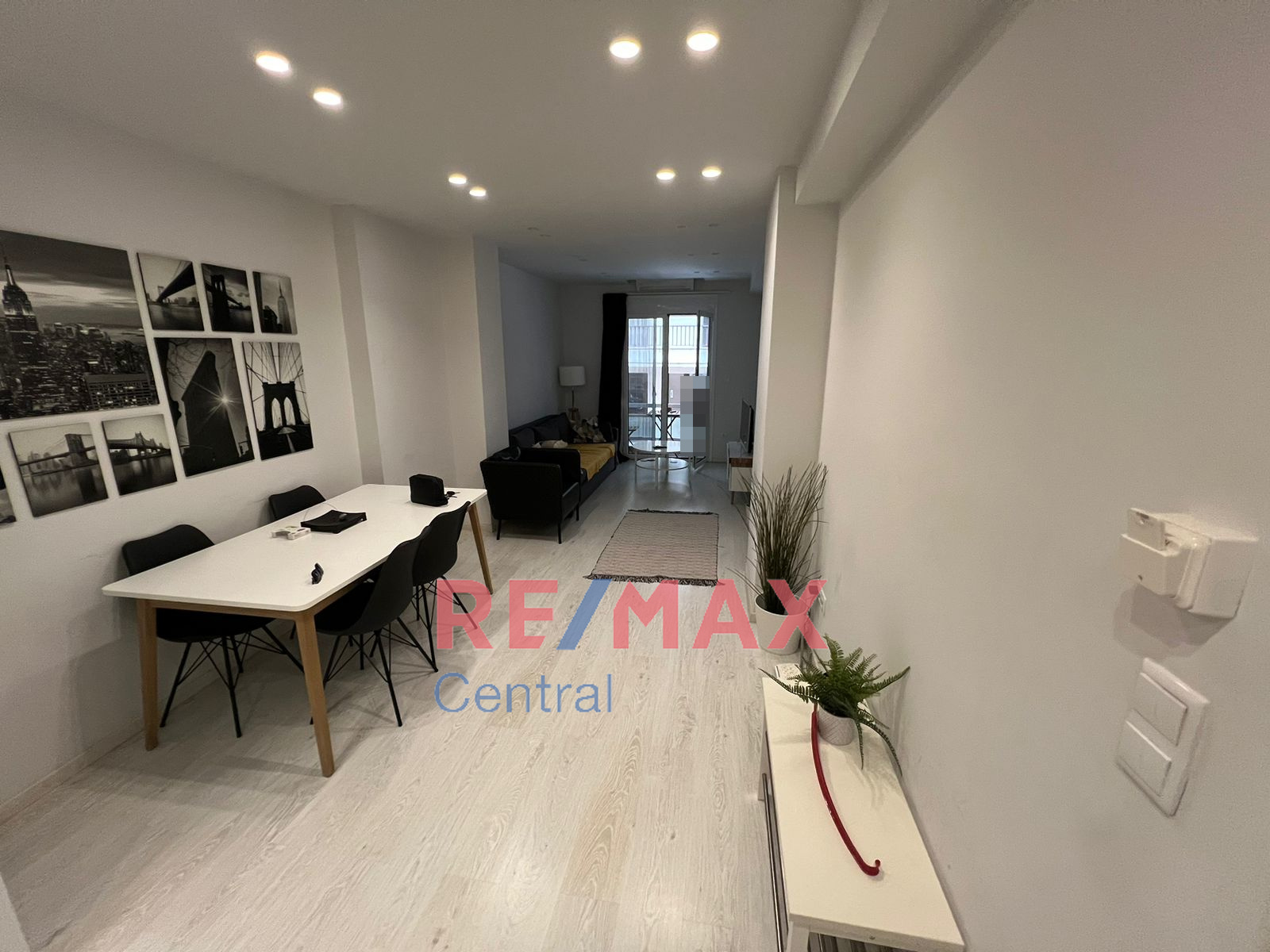 Remax Central