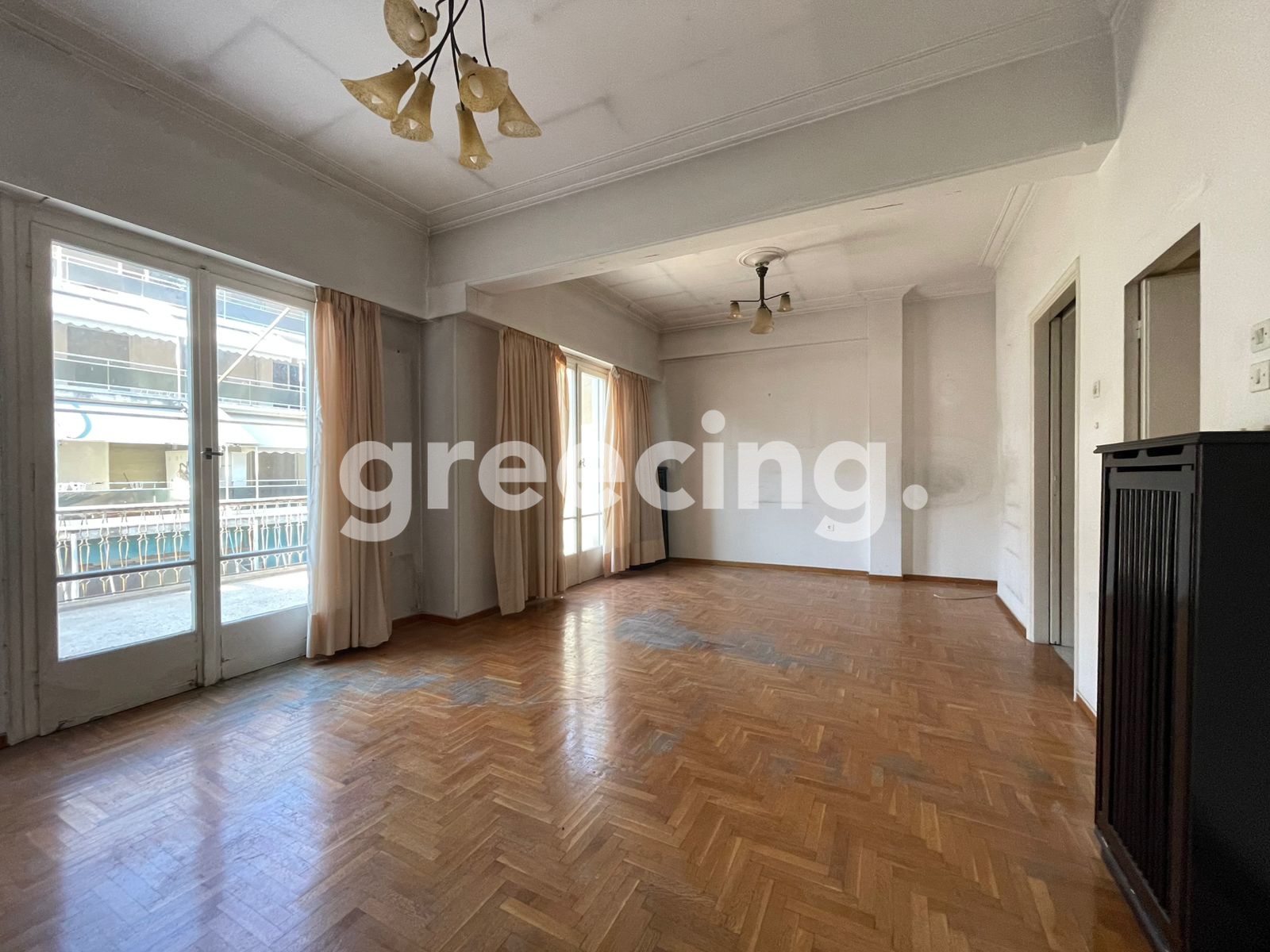 Greecing Real Estate
