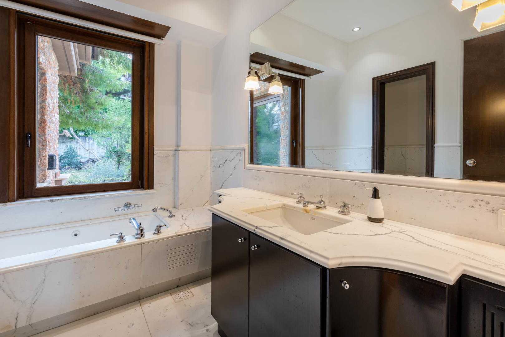 0fae95f17cee46b99d42ce8ffb6331ff