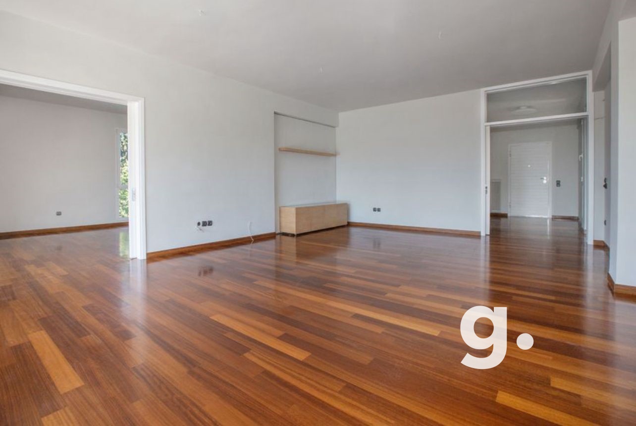 Greecing Real Estate