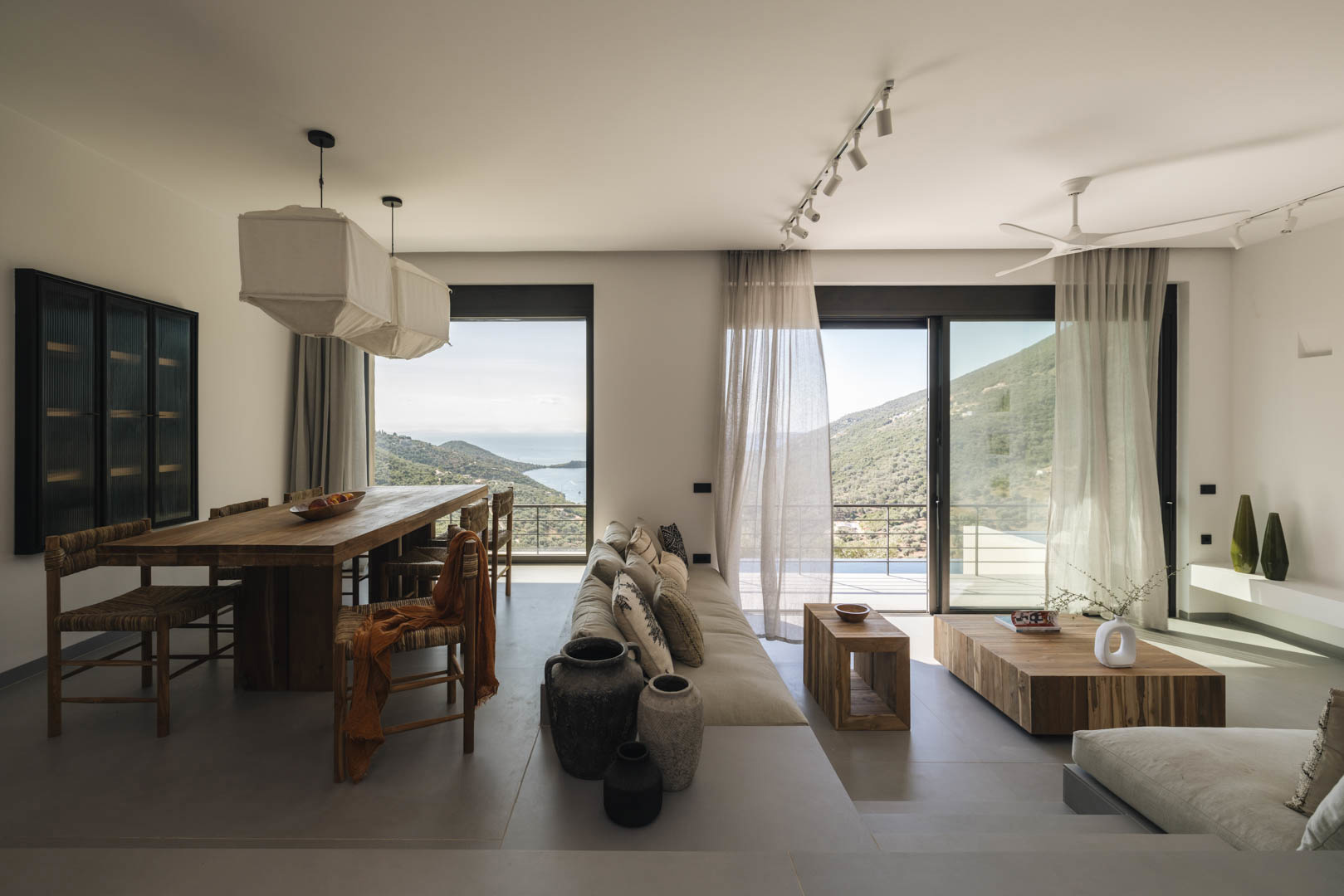 8b370a311edf44eb98ca92317b41e405