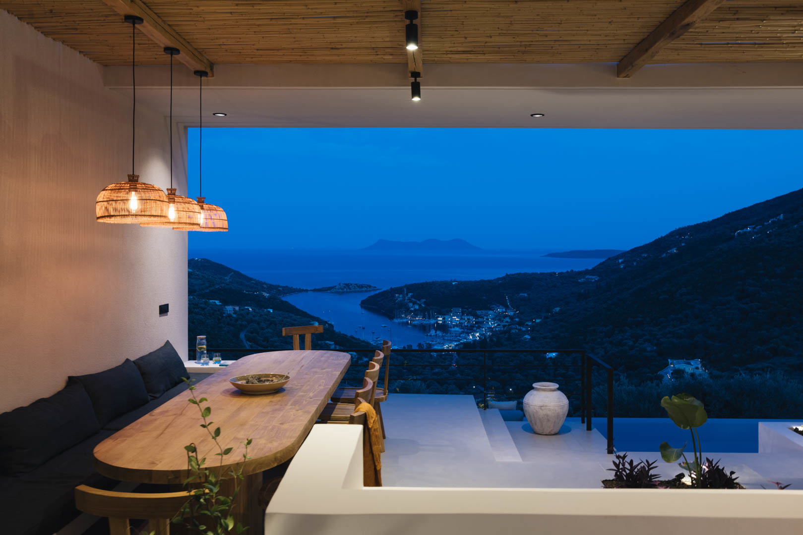 925bf83b6464477f96f8473664a5f4f8