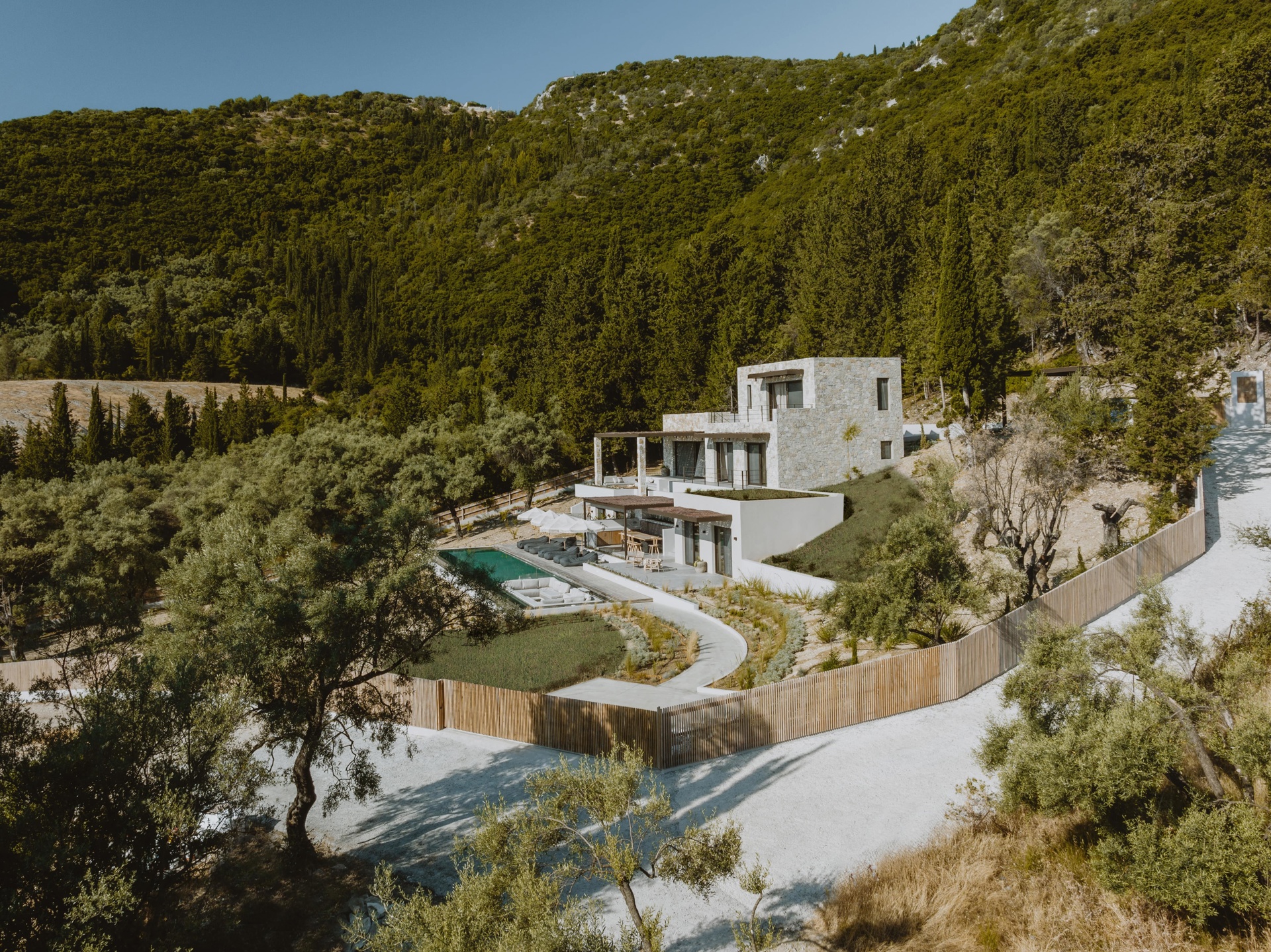 899fa0da376640e3817277d4b2aaf353