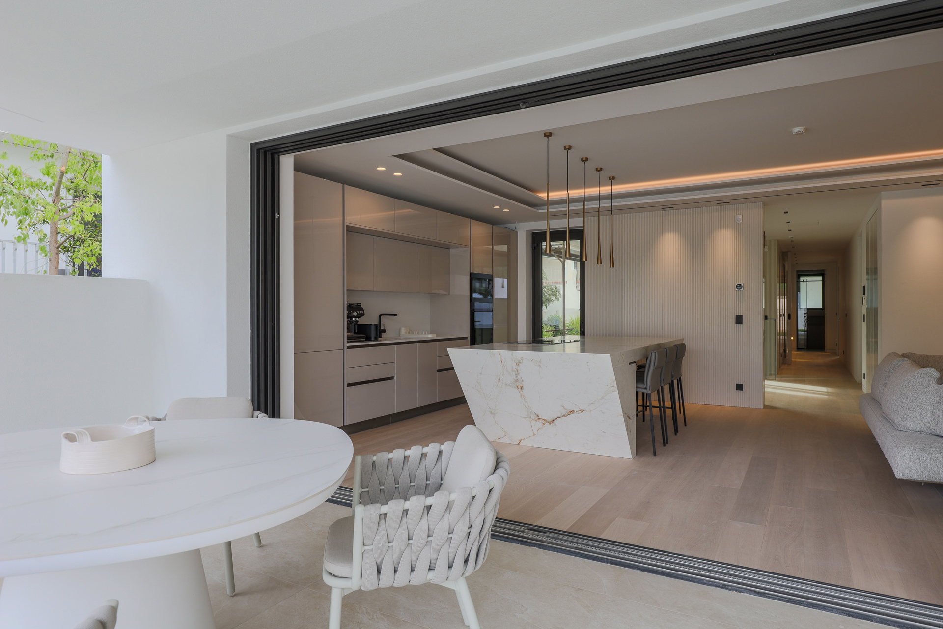 4f26670cd16f4a1db369af5b10c55259