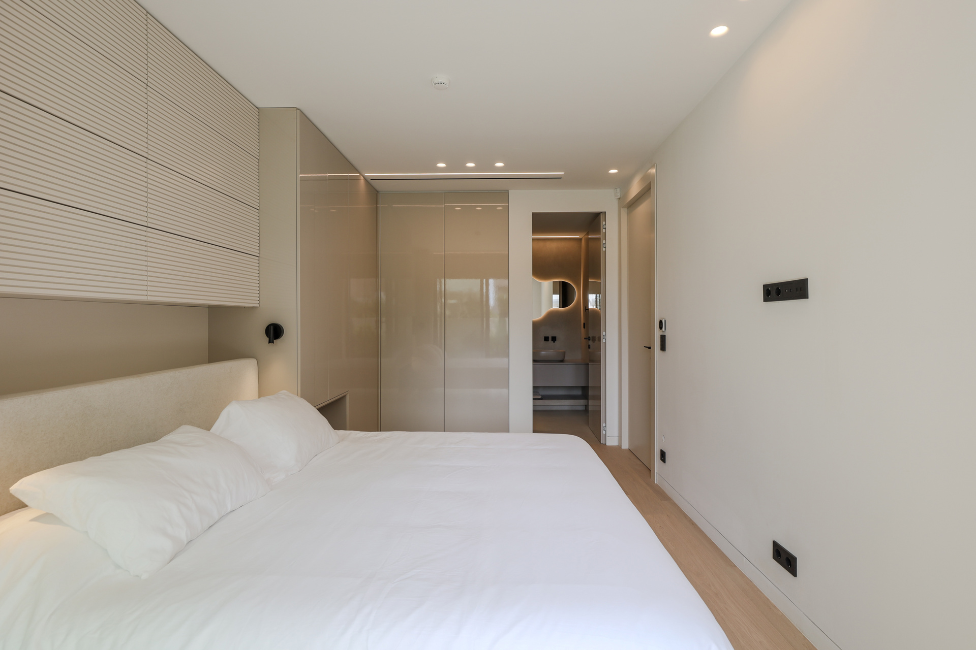 689d68f9899640c4b564e5a7c0c34d33